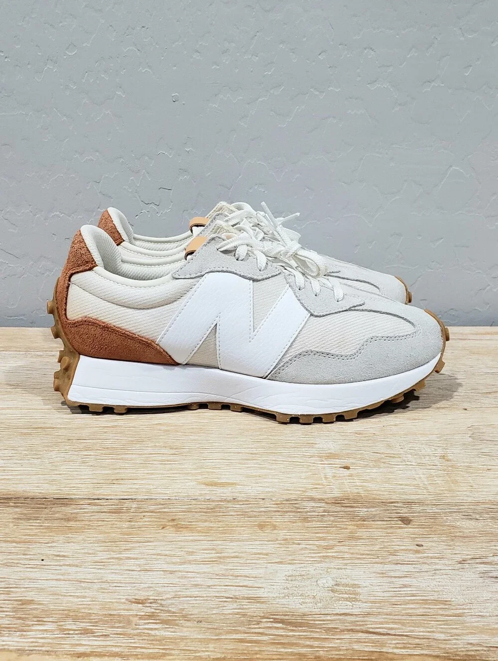 NEW BALANCE Women's 327 Suede Athleisure Sneakers (9.5B) Sea Salt/Rust Oxide